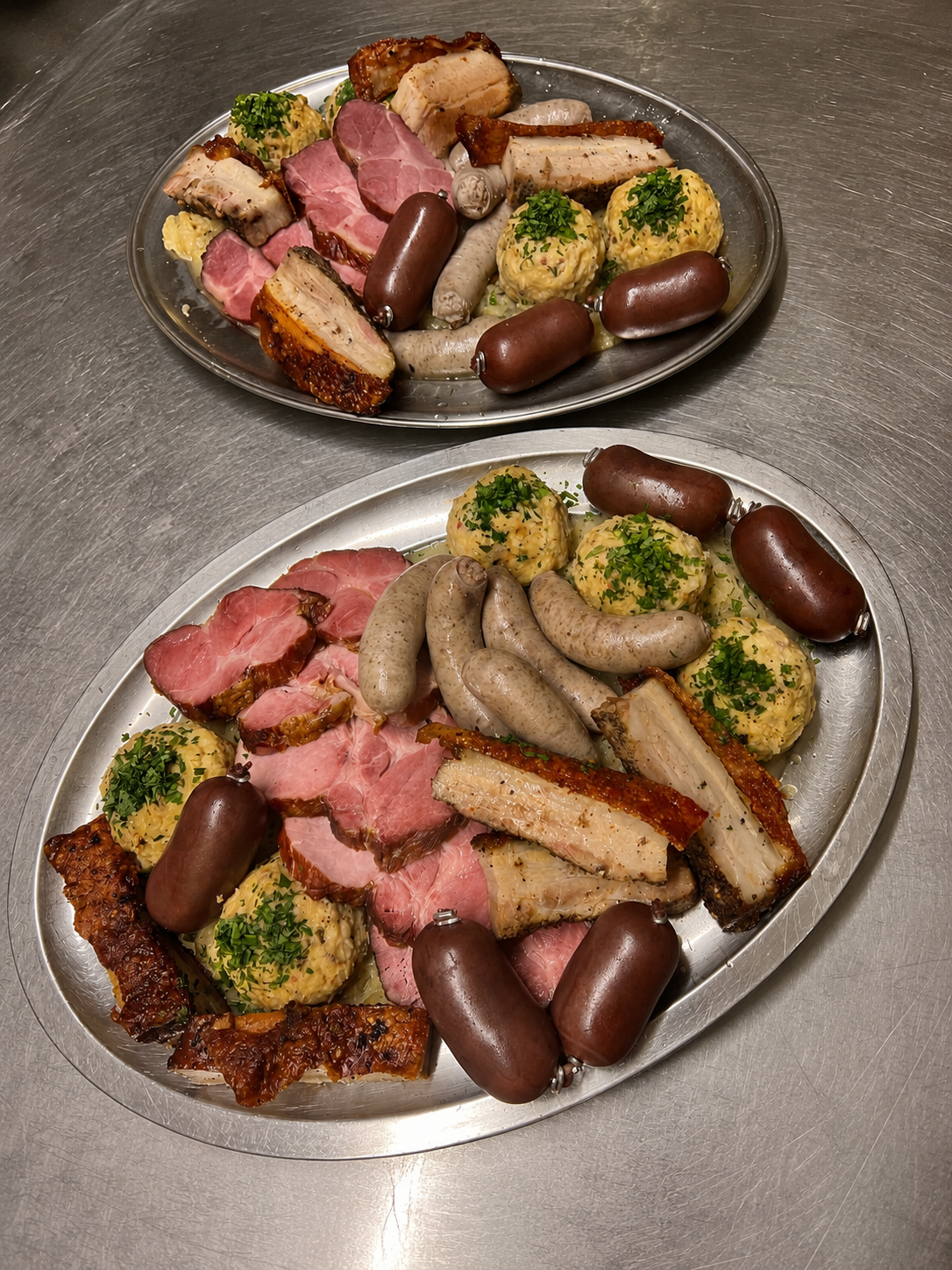 Traditionelle Südtiroler Schlachtplatte beim Törggelen